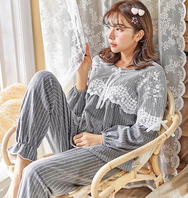 楽天市場 2color長袖 ルームウェア Vネック 韓国風 上下セット レディース ゆったり お揃い 寝巻き ルームウェア 可愛いパジャマ 春 夏 部屋着 ルームウエア おしゃれ 寝巻き 寝間着 寝巻き ネグリジェ パジャマ レース パンツ パーカー Tokiwa３３