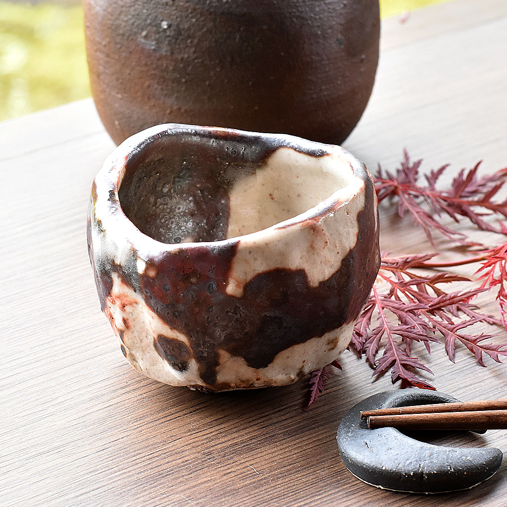 喜楽庵 陶芸家 塚本治彦 志野ぐい呑 桐箱入 和食器 ぐい呑み・おちょこ 作家作品 手造り 1点物 酒器 ぐい呑み ぐい呑 a-TH-gu-33 24,640円