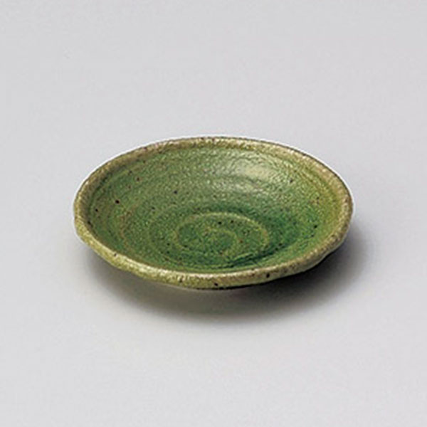 緑色の陶器製浅皿 緑色の陶器製浅皿
