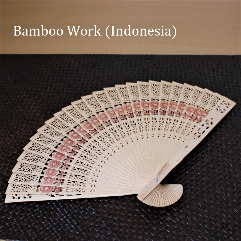 檀香扇子　透かし彫り 木製扇子 彫刻　和装小物 楽天市場】木製透かし彫り扇子(香り付き) : 天宝堂