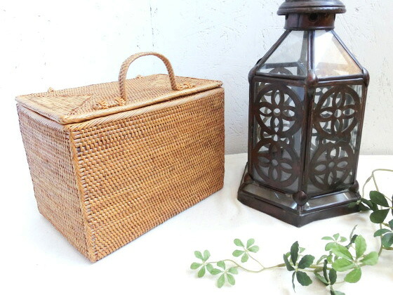 アタ製ボックス 【21cm×14ｃｍ×高さ16ｃｍ】フタ持ち手付き 蓋付き ふたつき 収納バスケット 収納カゴ 収納かご 収納ボックス かご カゴ 小物入れ インテリア おしゃれ かわいい 籠 ナチュラル リゾート バリ島 バリ雑貨 アタ製品 アタ製かご