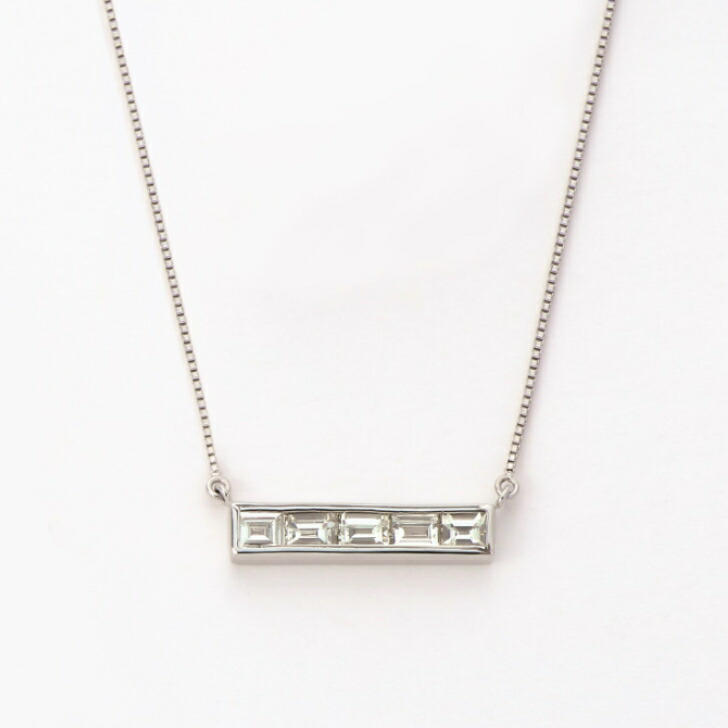 【徳力本店 公式】[Pt950/Pt850 バゲットカットダイヤモンドペンダントネックレス 0.50ct]Pt950 Pt850 プラチナ 白金 ダイヤモンド バゲットカット 角ダイヤ クール 上品 フォーマル デイリー バー 送料無料 プレゼント ギフト 記念日 徳力｜ジュエリー屋ひととき by徳力本店