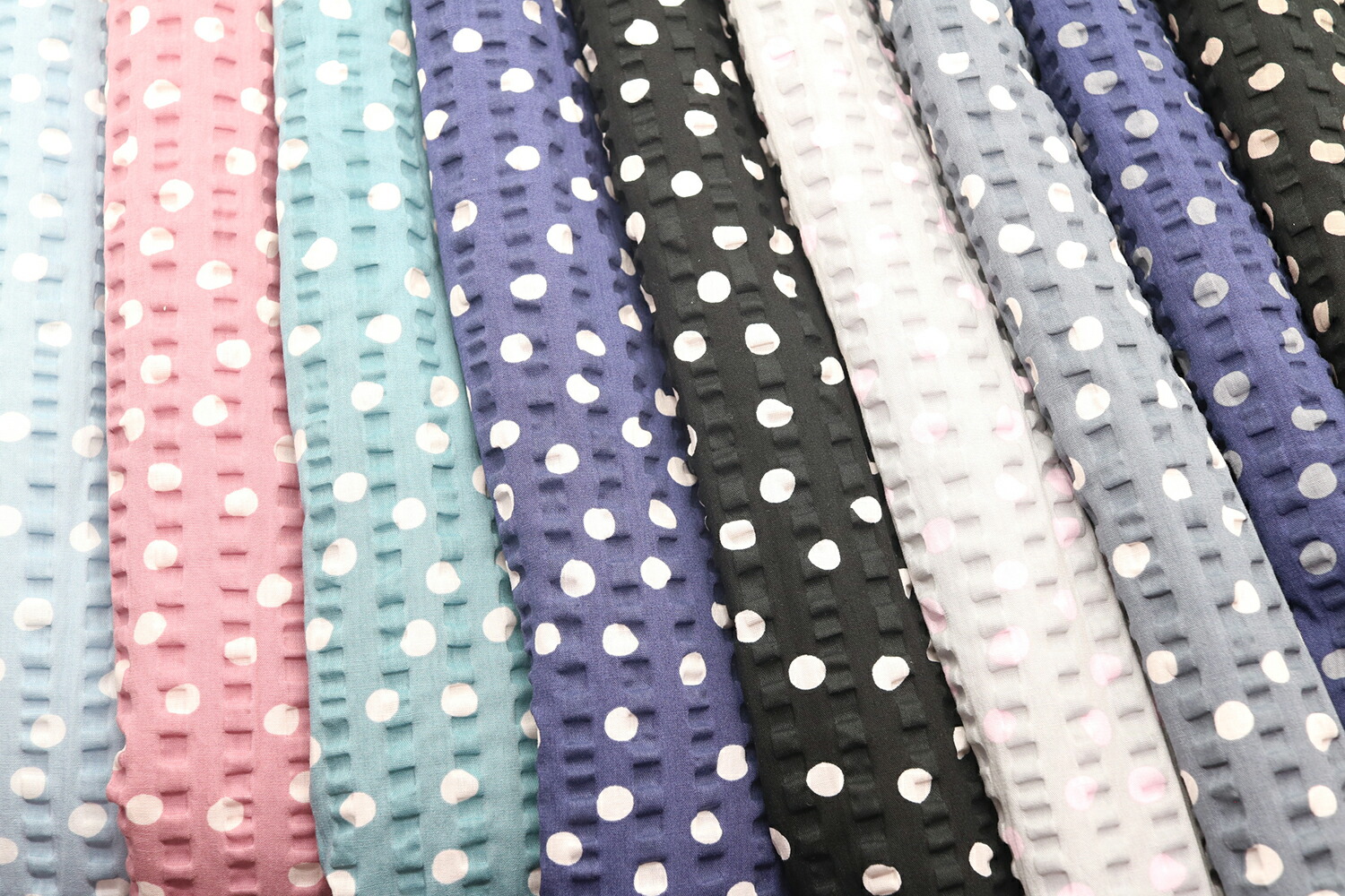 楽天市場】【マラソン期間中はポイント3倍】【30%OFF】市松模様リップルリップル生地 市松模様 和柄 格子柄【生地・布】38091-1  数量3(30cm)から10cm単位 364782 : ホビー家コテツ