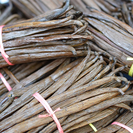 楽天市場 バニラ ヴァニラ ビーンズ 鞘付き マダガスカル産 10g 1 3本 冷蔵品 10月から3月までは常温発送可能 東京468食材