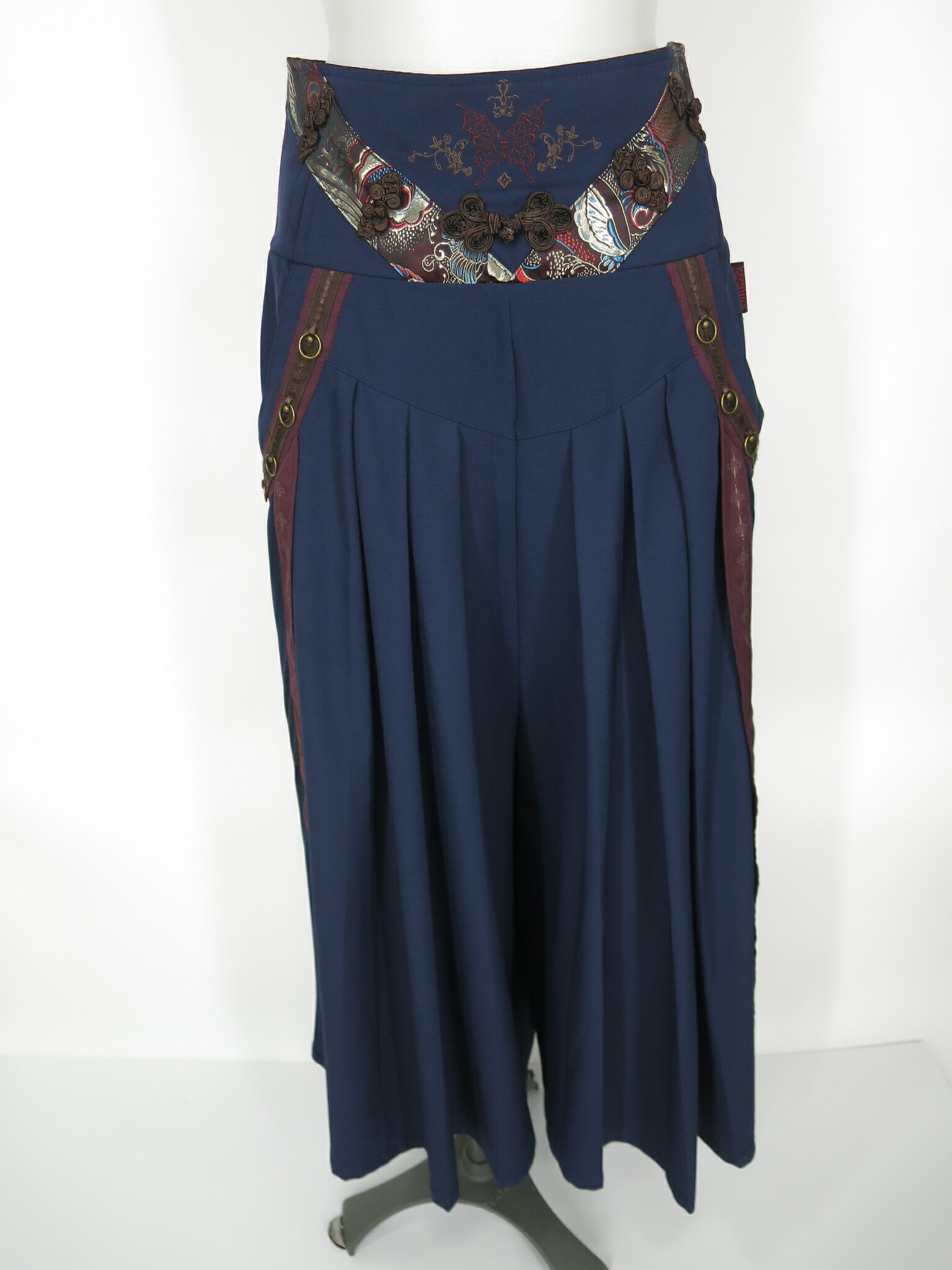 オッズオネスト スカート 楽天市場】OZZ ONESTE / 椿刺繍 袴風スカート オッズオン オッズ