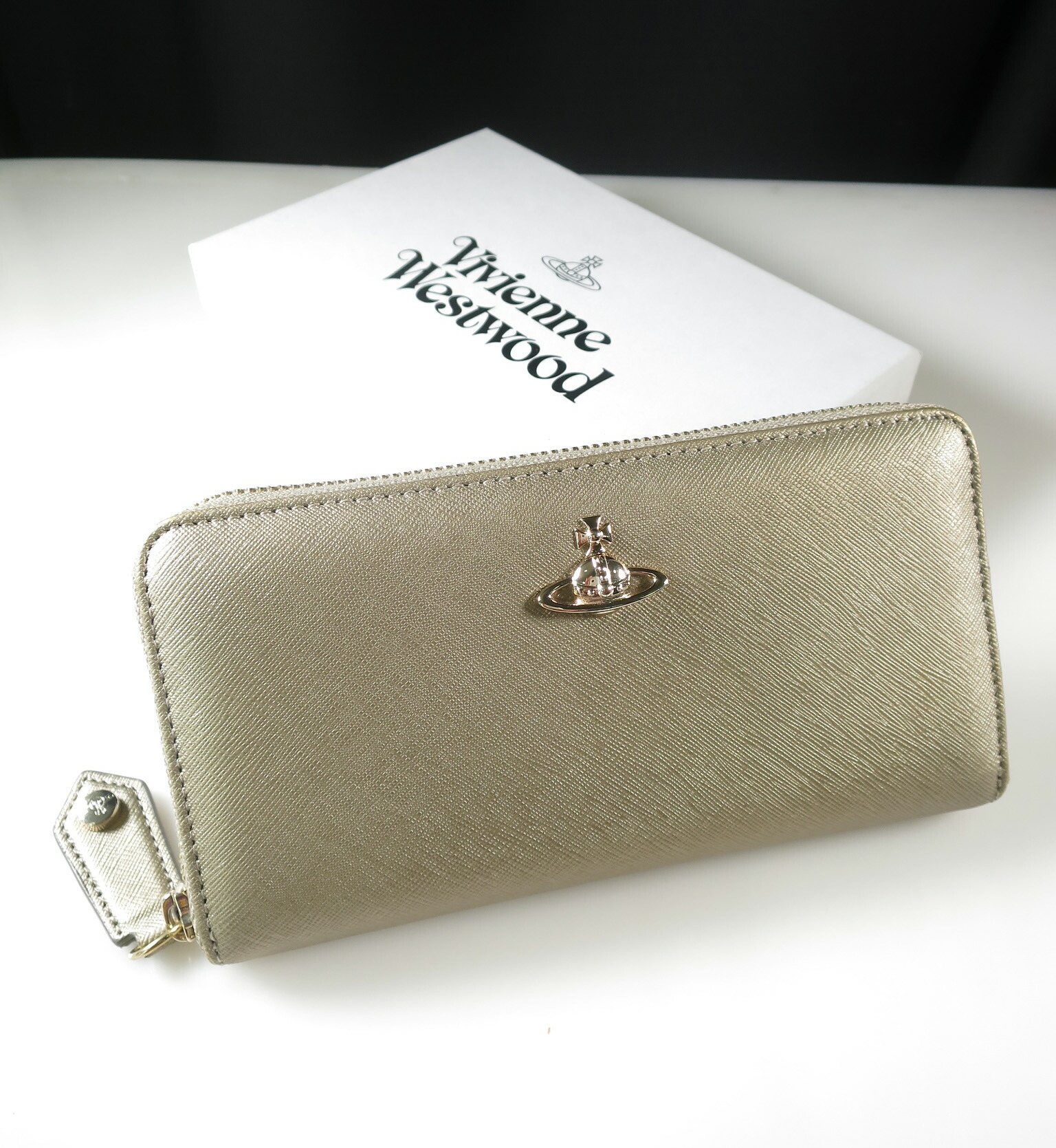 Vivienne Westwood / SAFFIANO ラウンドジッパー 長紙入れ ヴィヴィアンウエストウッド CLASSIC ZIP ROUND WALLET サフィアーノ クラシックジップラウンドウォレット B73304_2602