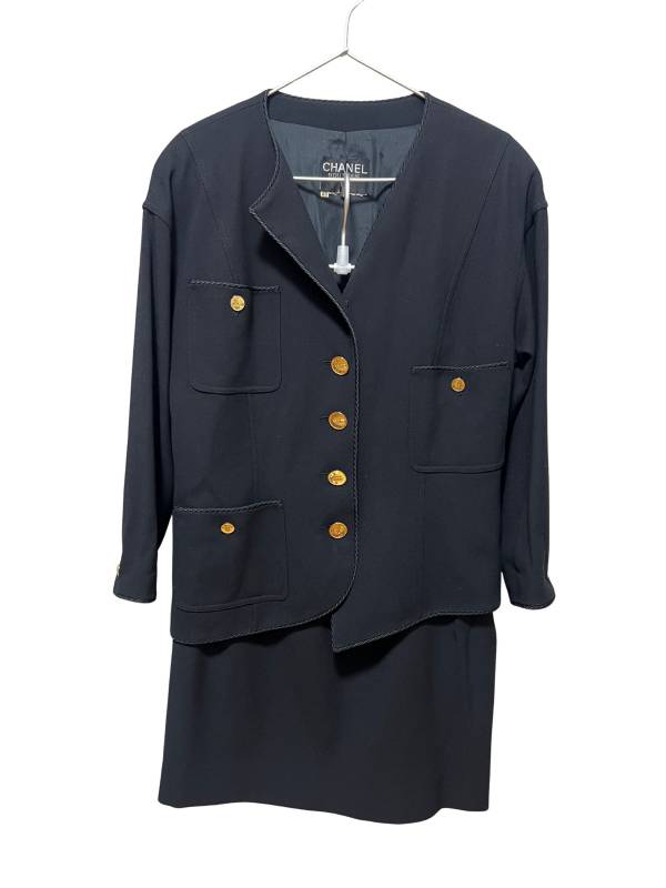 【中古】CHANEL シャネル 肩パッド入り口・入口上衣×スコート セットアップ 黒いこと 麦の穂ゴールド名取り草 【B08848】