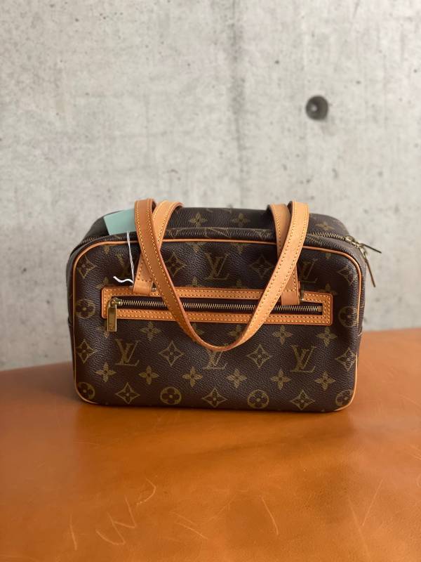 Louis Vuitton モノグラムバッグ　シテ ルイヴィトン モノグラム シテ GM ショルダーバッグの買取実績
