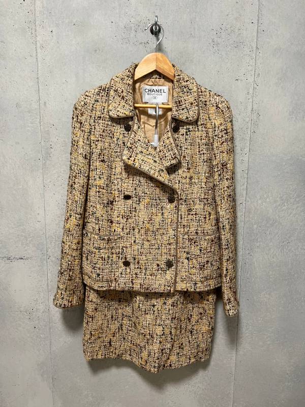 【中古】CHANEL シャネル 98A ツィード上衣×スコート セットアップ ベージュ系 ココマークボタン P11489V06932【B08679】