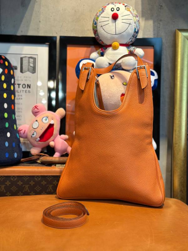 きみ様　箱・ショッパー付　HERMES エルメス　トリ・マイヨン　カシミア手袋 手袋 《バスティーユ》 メタリック | Hermès - エルメス-公式サイト