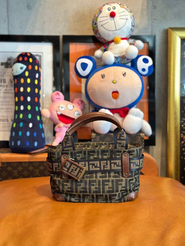 FENDI ラバー バッグ ミニバッグ エナメル ハンドポーチ Fazzuolo 楽天市場】【中古】FENDI フェンディ Fazzuolo ミニ