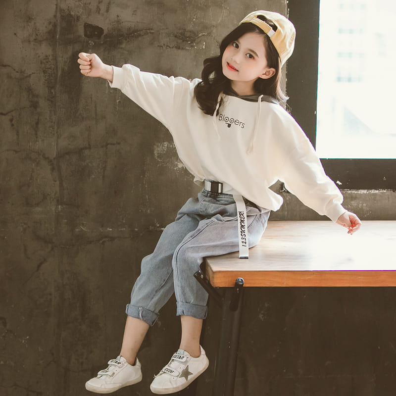 ップ 女の子 長袖 春 秋 上下セット 韓国 子供服 キッズ ジュニア Tシャツ デニムパンツ 長ズボン 可愛い おしゃれ 通学着 4981