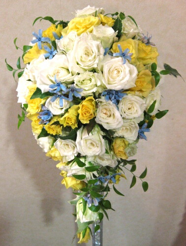 楽天市場】生花 ウェディングブーケ オーバル バラのティアドロップ