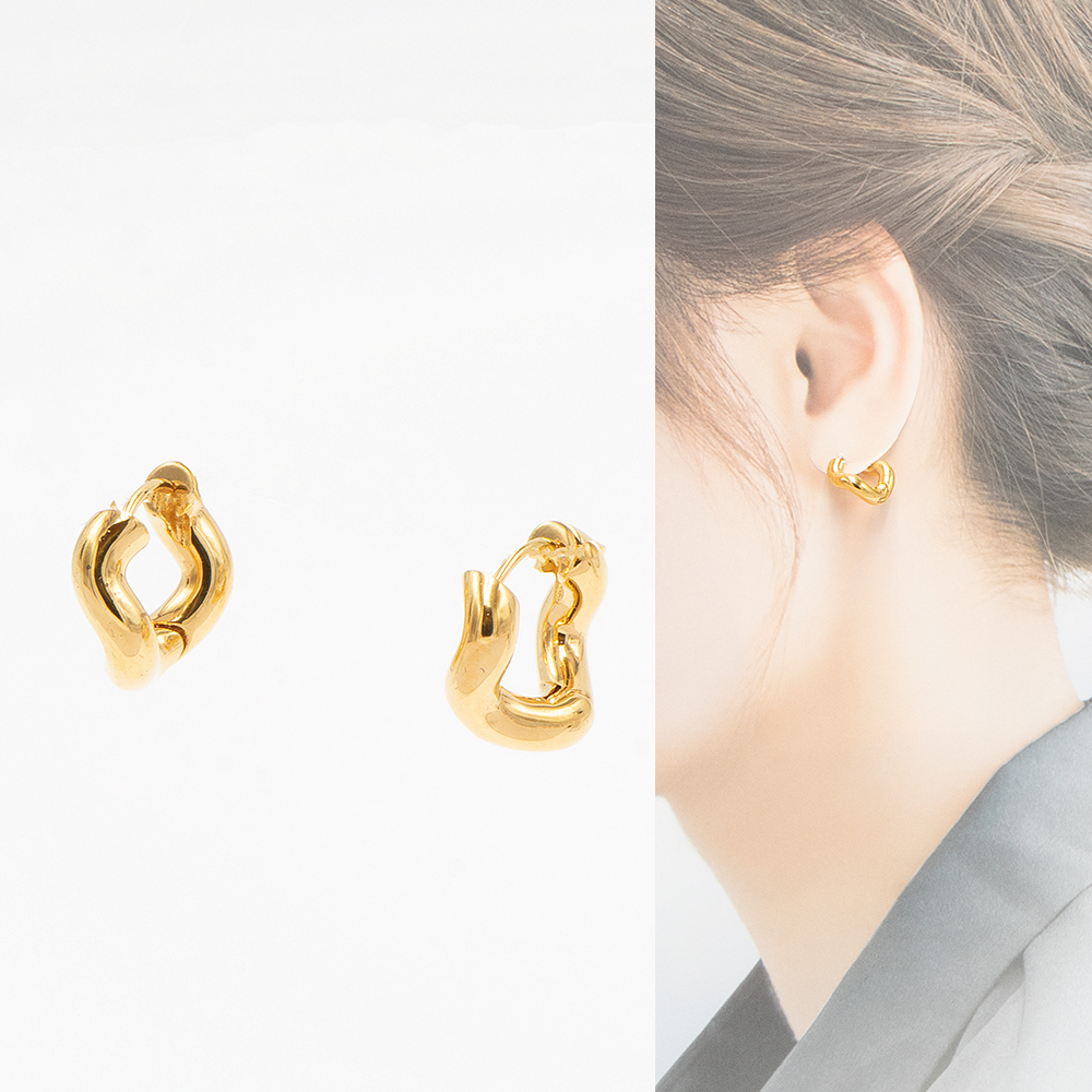 【楽天市場】シャルロットシェネ CHARLOTTE CHESNAIS ピアス シルバー ウェーブピアス Wave Earrings 21BO105AR  [2024SS] : GRANDE TOKYO