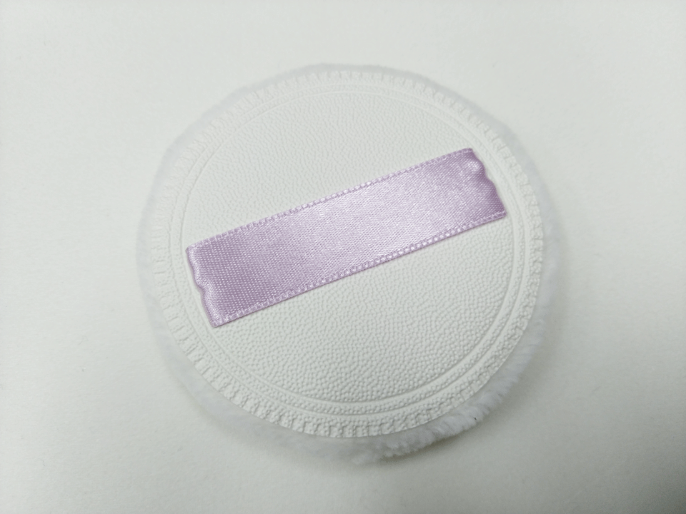 楽天市場 日本製 数量限定 プレストパウダー用パフ直径約62mm材質 コットン 毛足３mm生地色 白 リボン色 薄紫 D 152 化粧 パフ メイク パウダー メイクパフ プレスト プレストパウダー メンズ メンズコスメ 男性化粧品 化粧用具 Oem 製造 東京パフ 化粧用具の