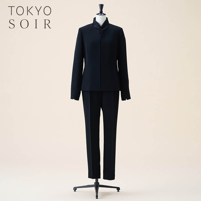 喪服 レディース ブラックフォーマル 東京ソワール パンツ スーツ セットアップ 女性 婦人 礼服 シンプル 葬式 お通夜 告別式 法事 卒業式 ブラウス ボウタイ ジャケット 洗える ウォッシャブル 大きいサイズ 体型カバー フォーマル 冠婚葬祭 30代 40代 50代 7408100-00