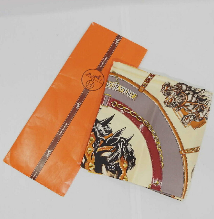 Hermès シルクハンカチ、スカーフ約88cm x 88cm Hermès シルクハンカチ、スカーフ約88cm x 88cm Hermès シルク
