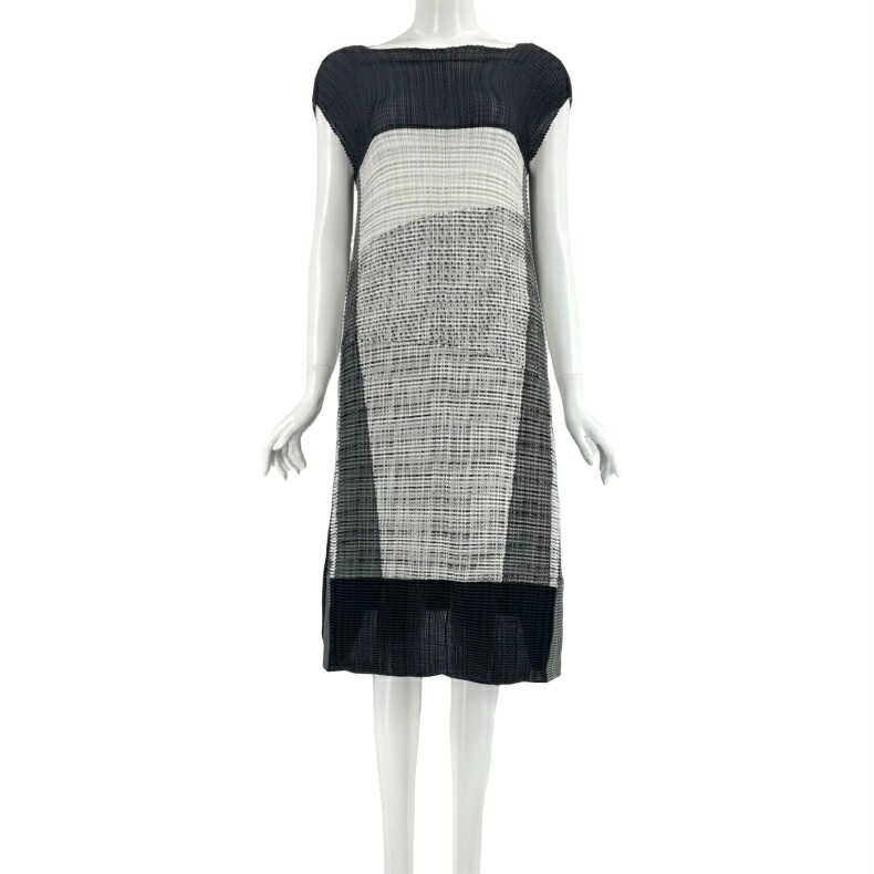 【美品】プリーツプリーズ　イッセイミヤケ　 アルファベット柄　ミスト　カットソー PLEATS PLEASE ISSEY MIYAKE - 【美品】PLEATS PLEASE