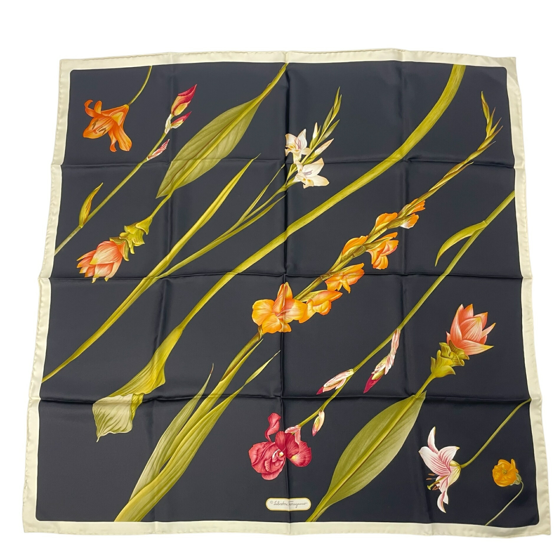 ✨未使用品✨　フェラガモ PAPAVERI FO スカーフ　花柄　フラワー 楽天市場】SALVATORE FERRAGAMO フェラガモ スカーフ 31 1595