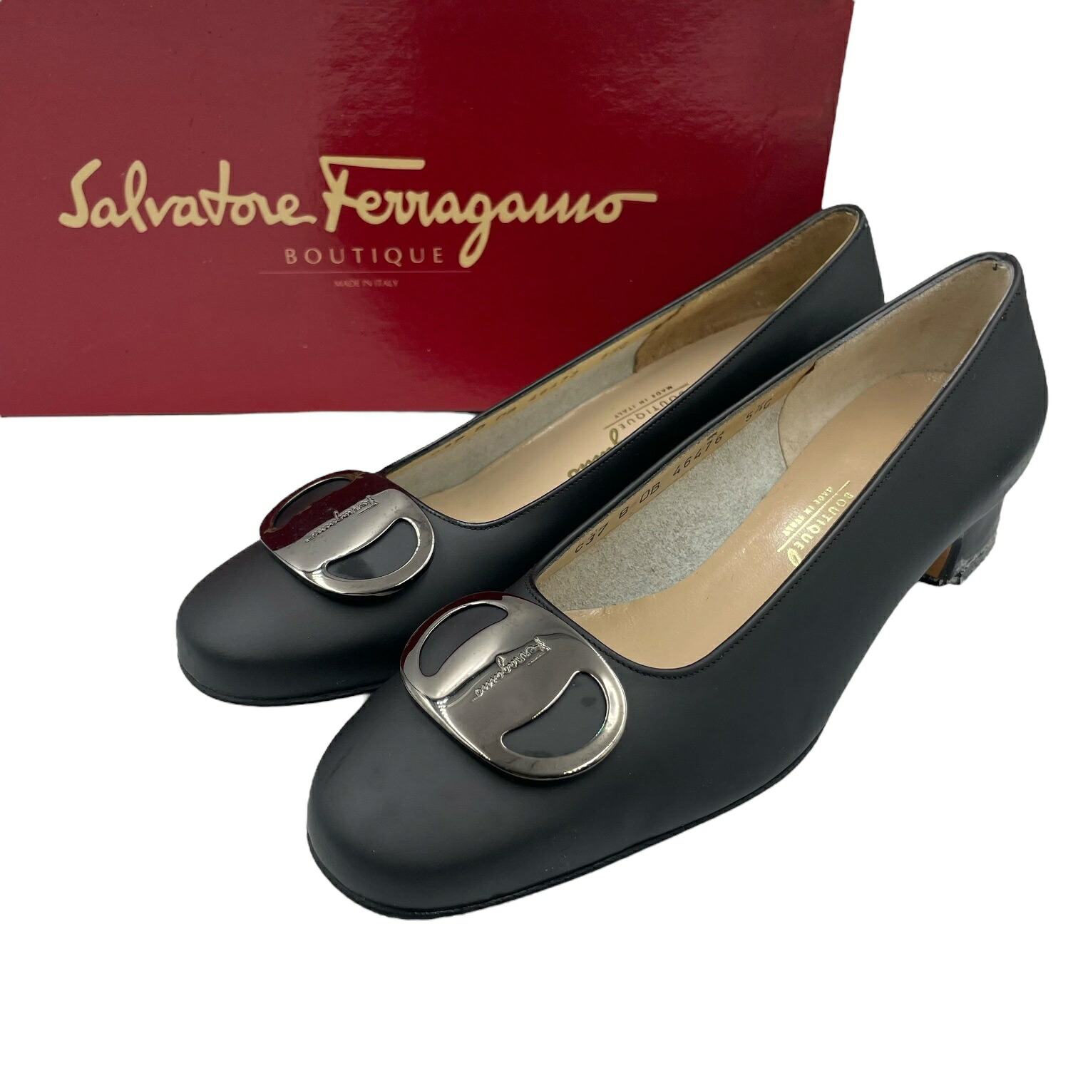 未当て嵌める品 Salvatore Ferragamo フェラガモ パンプス なめし革 ロゴタイプ付き添い人 黒いこと 大きさ35.5C 箱付き添い人