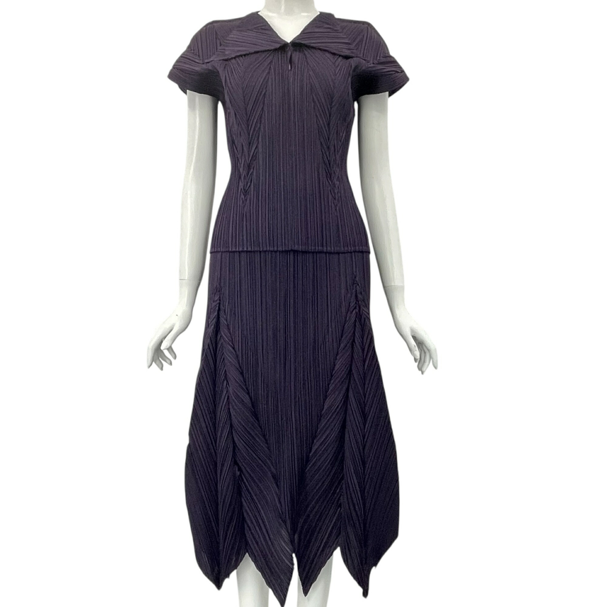 新品負けず劣らず ISSEY MIYAKE イッセイミヤケ PLEATS PLEASE 筋目プリーズ セットアップ トップス スコート パープル 大きさ3