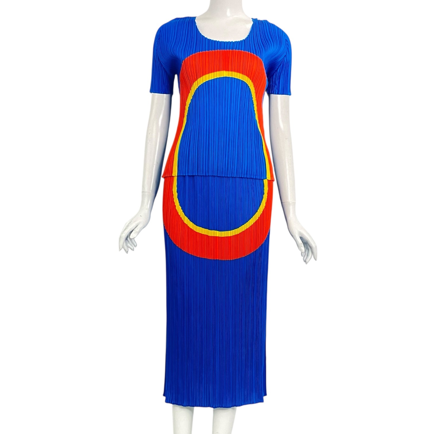 新品負けず劣らず ISSEY MIYAKE イッセイミヤケ PLEATS PLEASE 筋目プリーズ セットアップ トップス スコート 曲線状の形柄 マルチ色つや 大きさ3