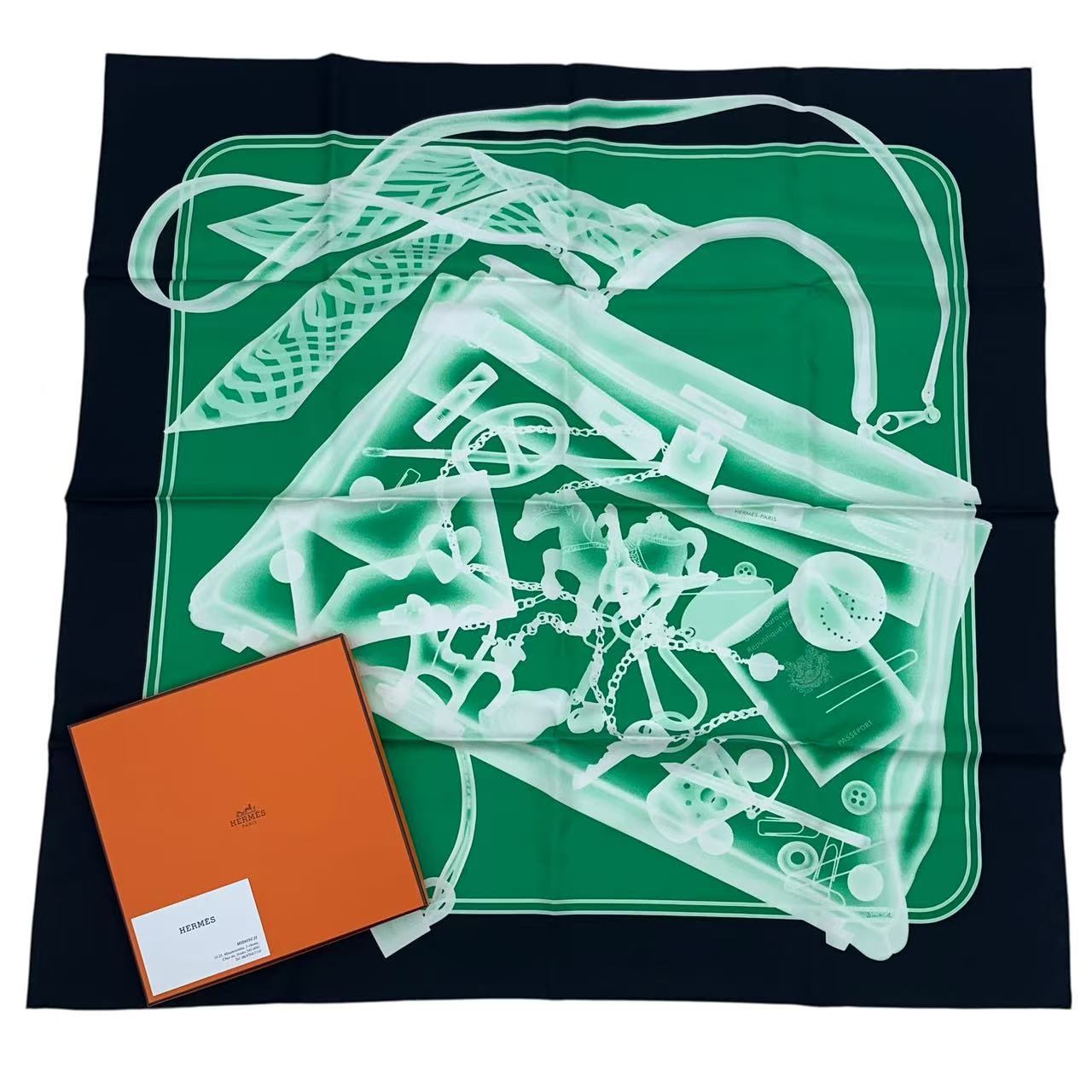 新品負けず劣らず HERMES エルメス 絹地 えり巻き カレ90 プリーズチェックイン PLEASE CHECK IN 緑であること 箱付き添い人