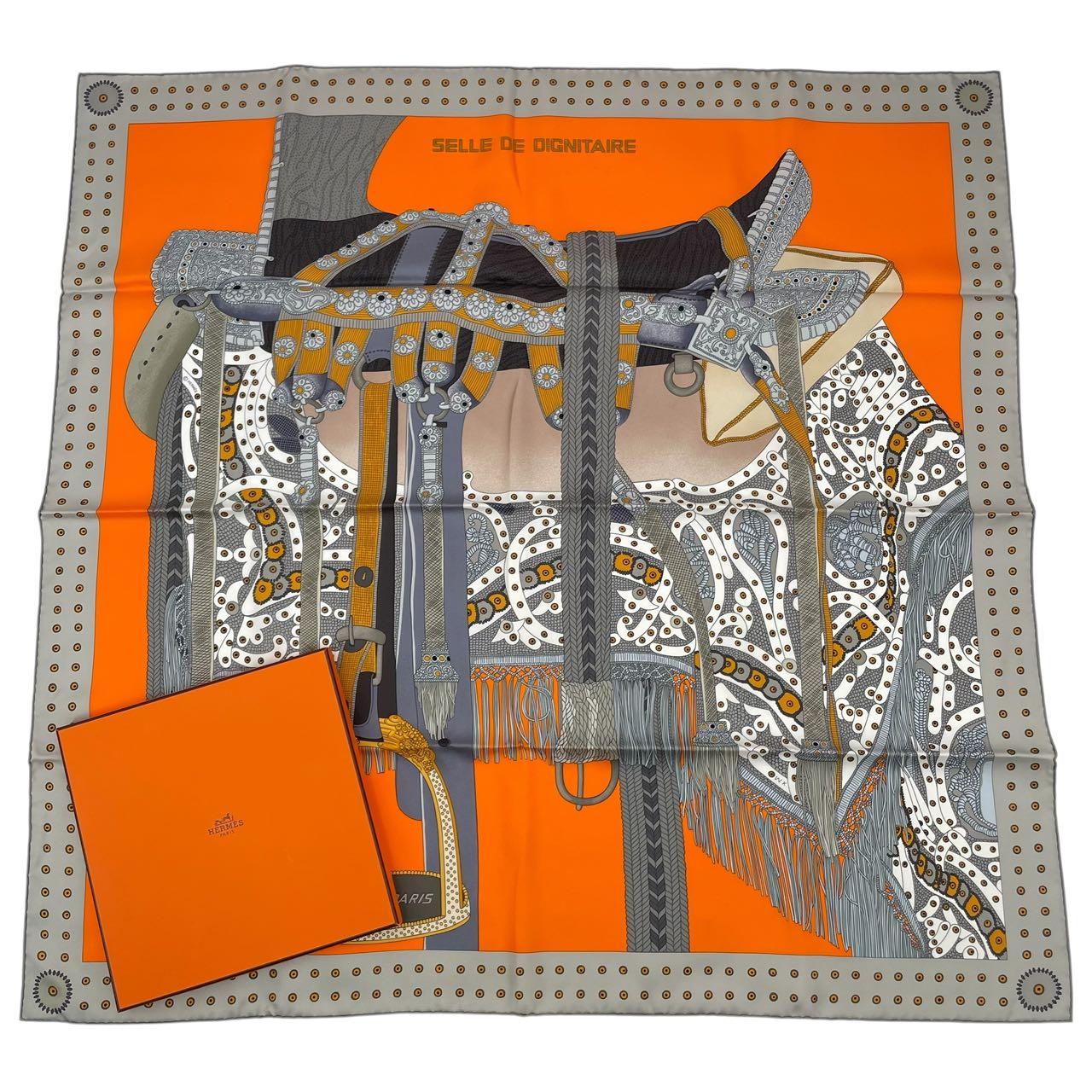 新品負けず劣らず HERMES エルメス カレ 90 絹地100％ えり巻き SELLE DE DIGNITAIRE 高官の鞍 薄墨色 箱付き添い人