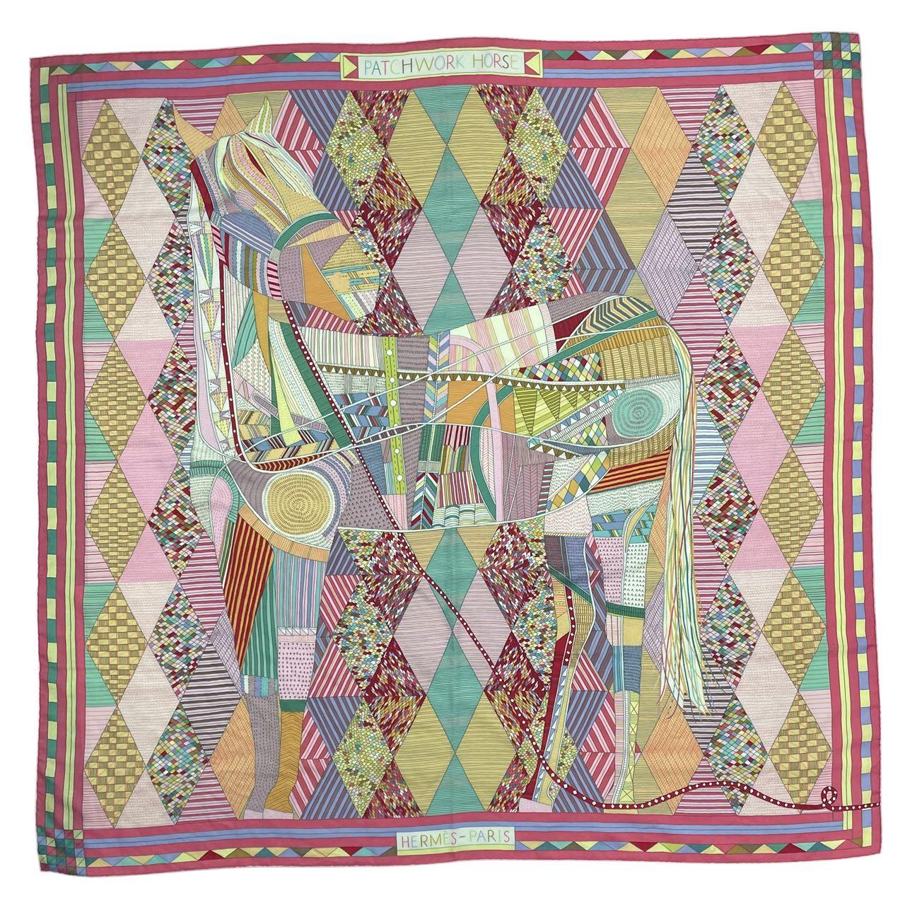極美品 HERMES エルメス カレジェアン 140 大判 肩かけ 袈裟 パッチワークの馬 PATCHWORK HORSE カシミール 地絹 さくら色