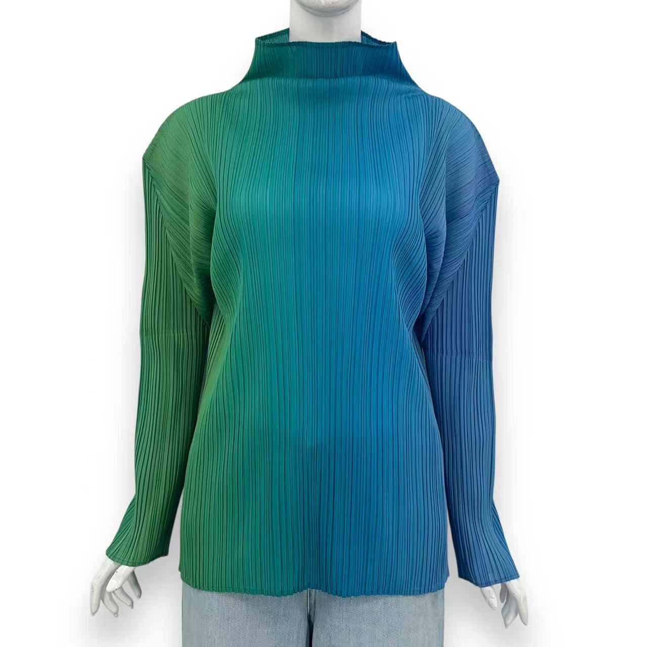 新品負けず劣らず ISSEY MIYAKE イッセイミヤケ PLEATS PLEASE 筋目プリーズ トップス ティーシャツ 長袖 グラデーション色合い  緑であること Tシャツ・カットソー-レディースファッション-トップス