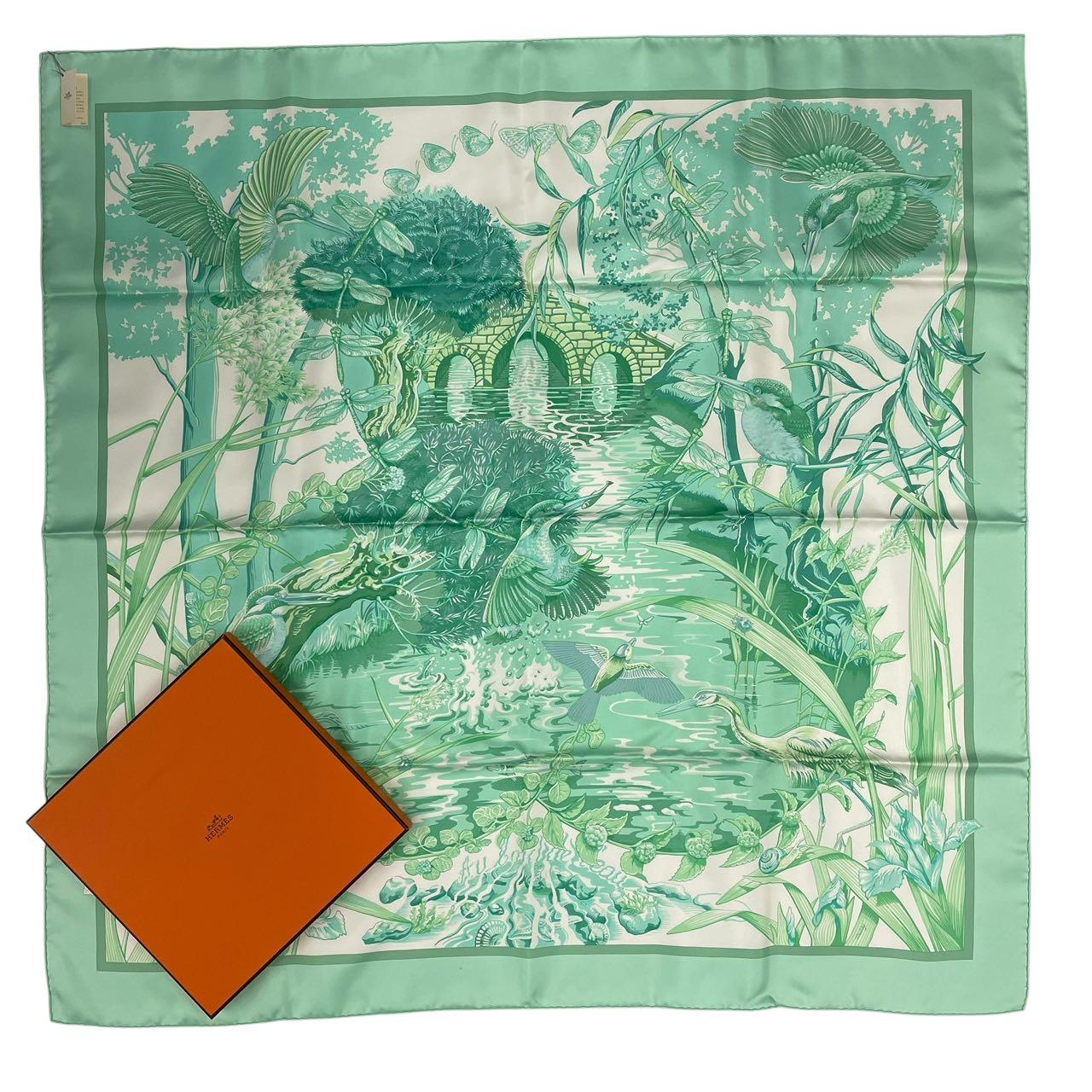未当て嵌める品 HERMES エルメス えり巻き 地絹 カレ90 金 bord de l\u0027eau 川のほとりで 翡翆鳥 緑であること 箱付き添い人
