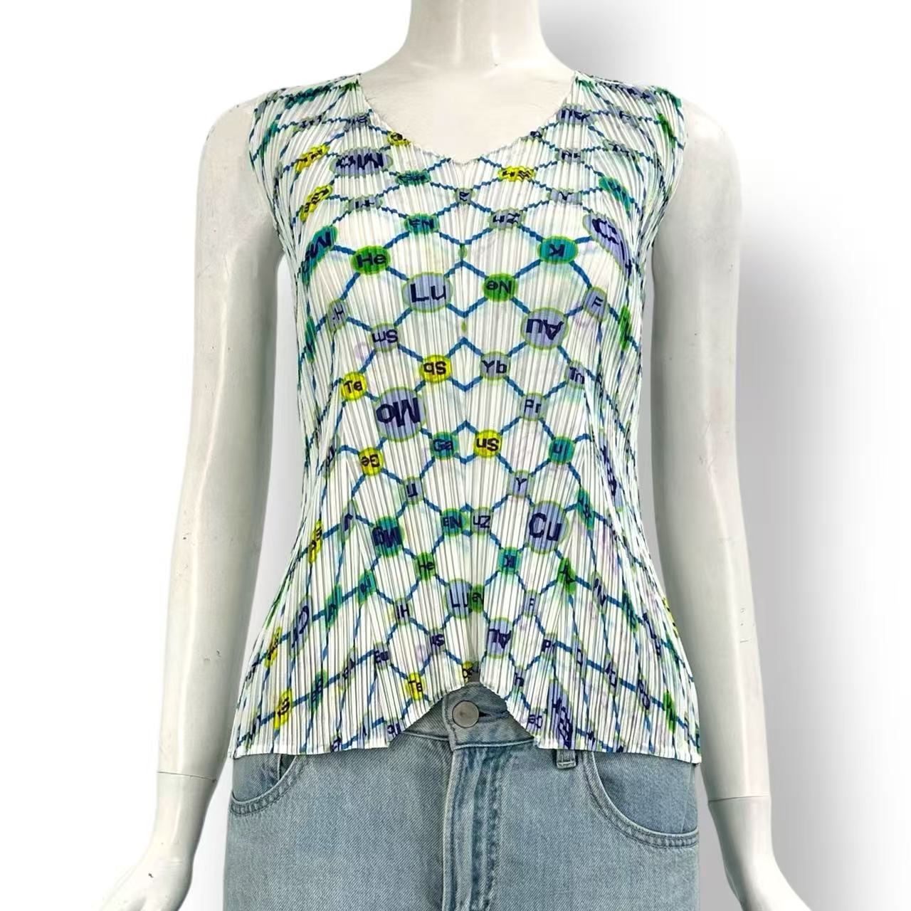 新品負けず劣らず ISSEY MIYAKE イッセイミヤケ PLEATS PLEASE 筋目プリーズ トップス 限りない マルチ色つや 大きさ4