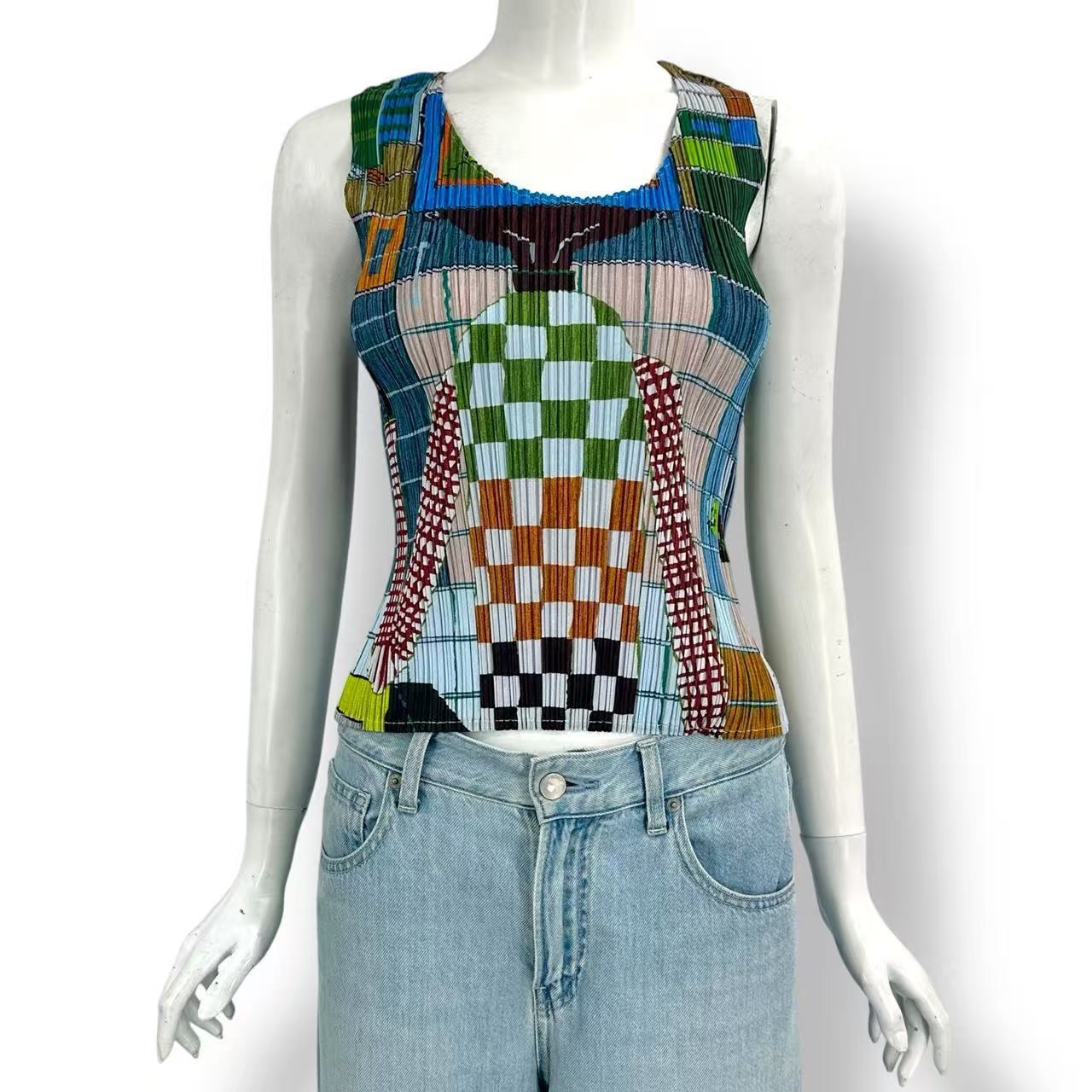 極美品 ISSEY MIYAKE イッセイミヤケ PLEATS PLEASE 筋目プリーズ ウォーキングマン柄 WALKING MAN PRINT トップス より良い マルチ色つや 大きさ4