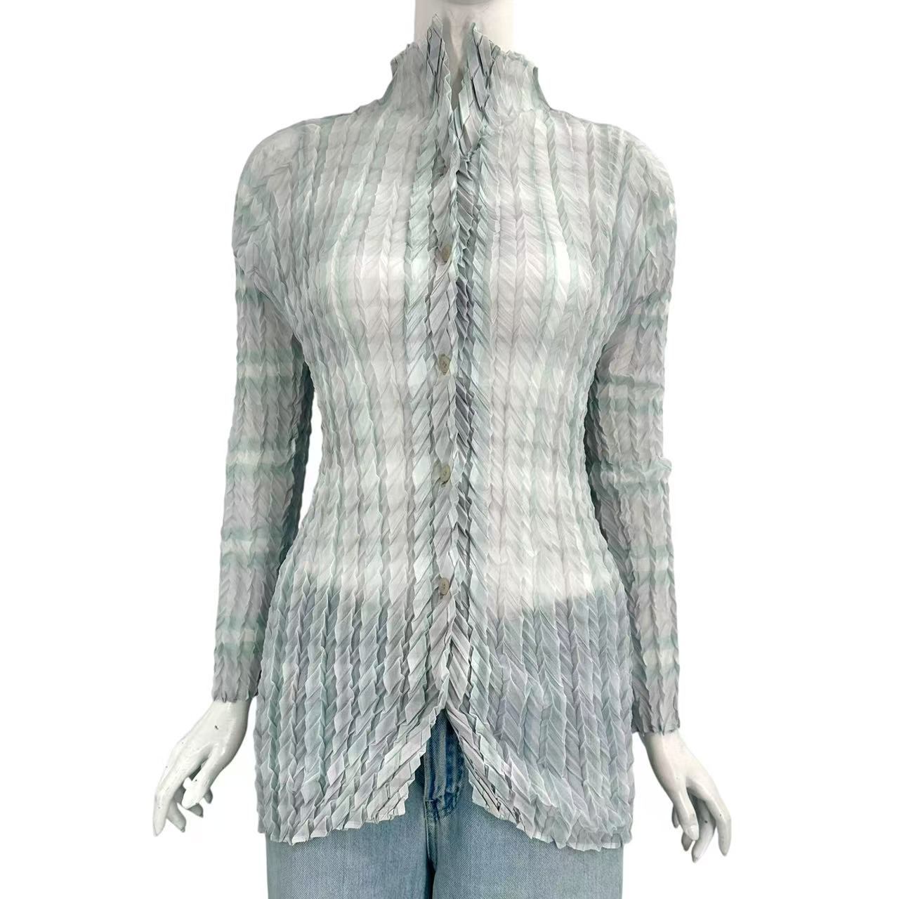 新品負けず劣らず ISSEY MIYAKE イッセイミヤケ PLEATS PLEASE 筋目プリーズ トップス ハイネック 緑であること