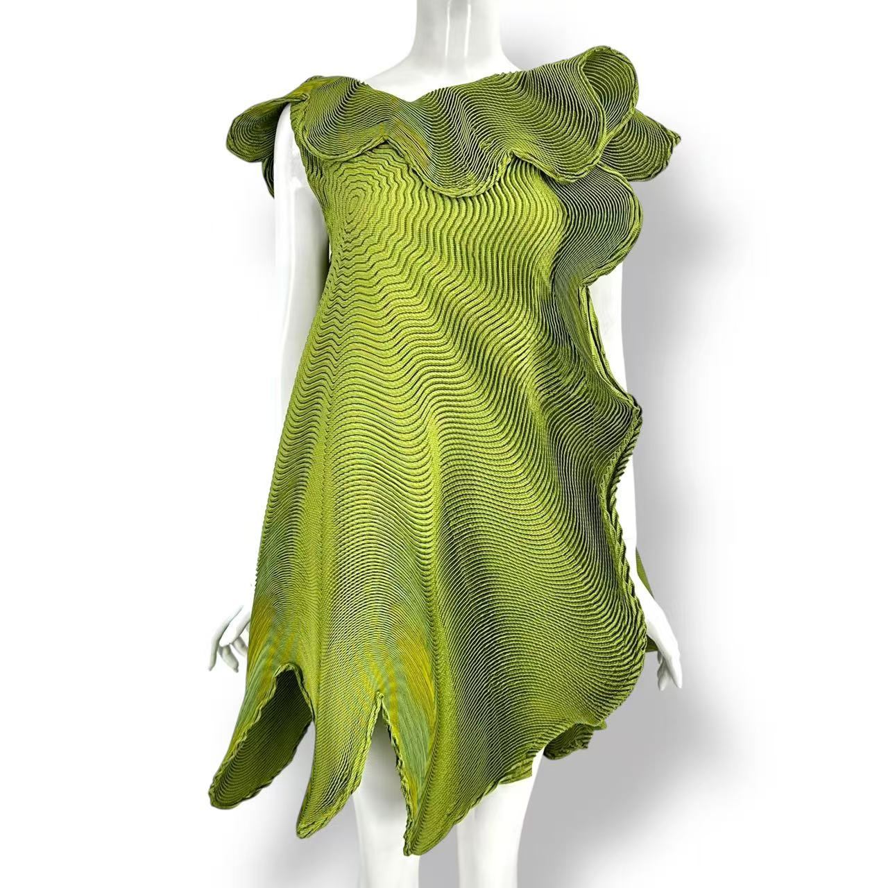 新品負けず劣らず ISSEY MIYAKE イッセイミヤケ 衣装 3D 水蒸気 伸ばすこと 筋目 Chromatic Fantasia 極光色 大きさ2