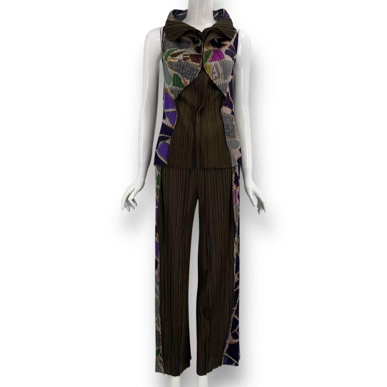 極美品 ISSEY MIYAKE イッセイミヤケ PLEATS PLEASE 筋目プリーズ トップス セットアップ トップス ズボン下 貴石柄 総柄 幾何学学飾りつけ うつり変わり 大きさ3