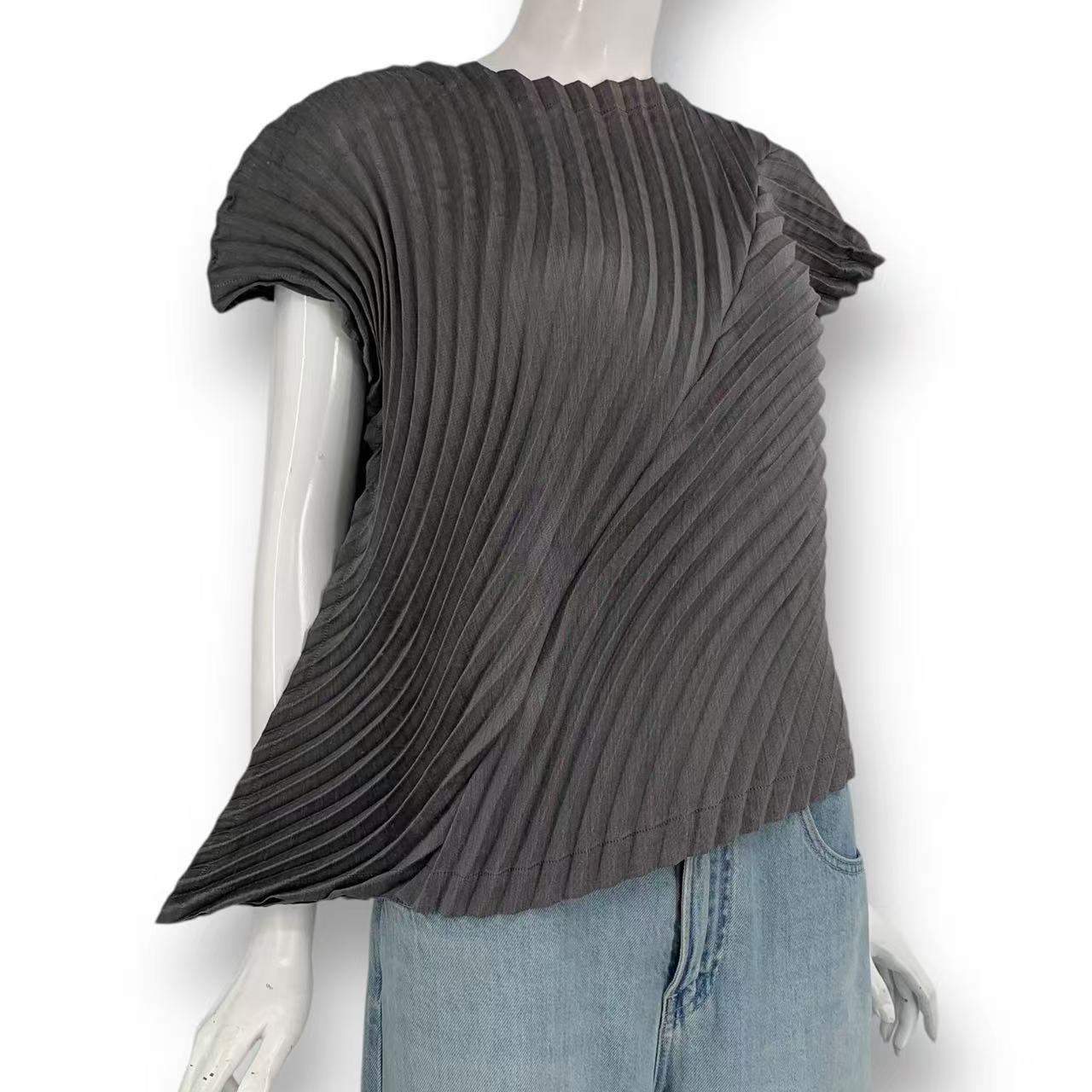 極美品 ISSEY MIYAKE イッセイミヤケ うつり変わり 筋目 カットソー 薄墨色 大きさ2