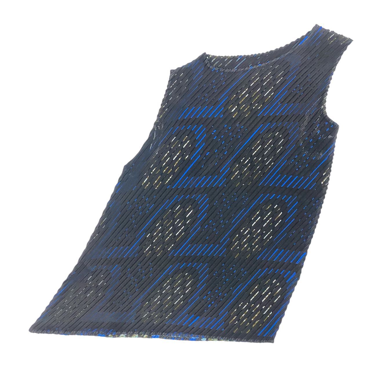 新品負けず劣らず ISSEY MIYAKE イッセイミヤケ PLEATS 筋目 トップス より良い うつり変わり 幾何学学ひな形 マルチ色つや 大きさ2
