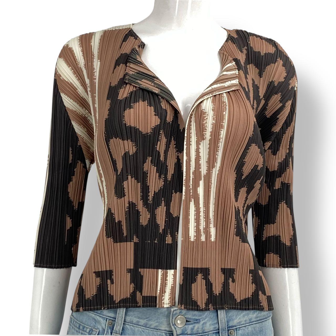 新品負けず劣らず ISSEY MIYAKE イッセイミヤケ PLEATS PLEASE 筋目プリーズ トップス ジレー 総柄 マルチ色つや 大きさ3