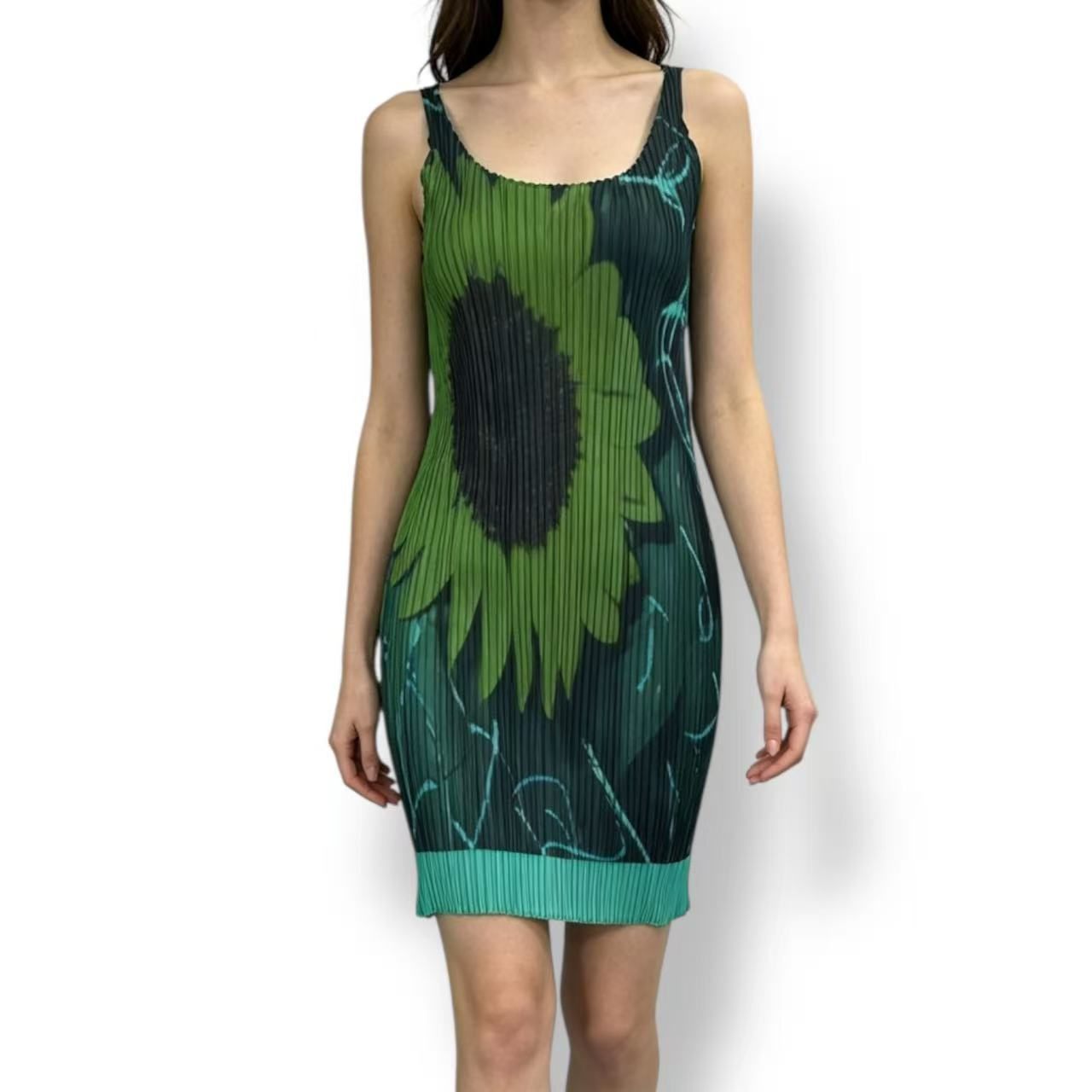 極美品 ISSEY MIYAKE イッセイミヤケ PLEATS PLEASE 筋目プリーズ ミニ衣装 荒木経惟 アラー足懸かり ひまわり 書き換える 緑であること