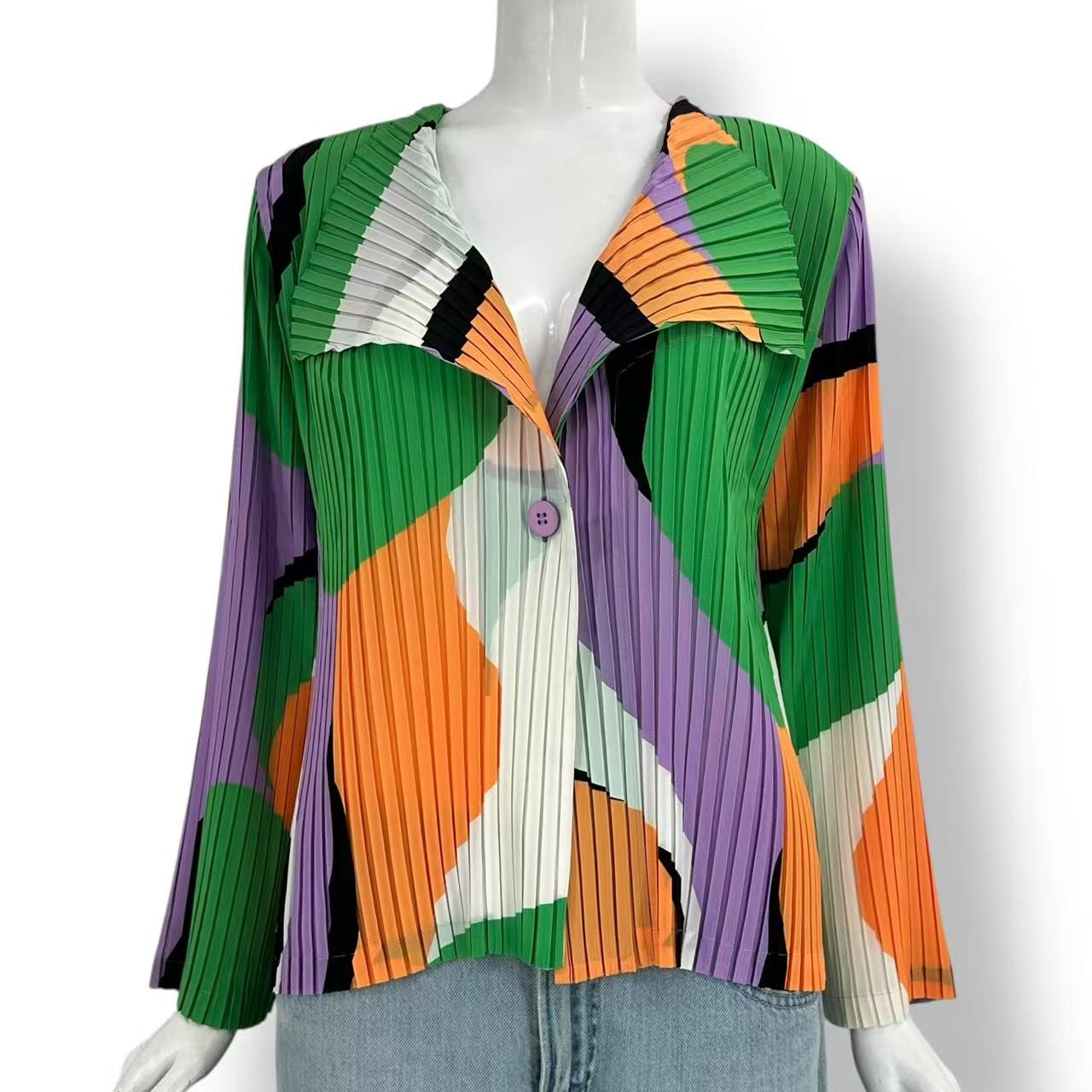 新品負けず劣らず ISSEY MIYAKE イッセイミヤケ トップス ジレー 総柄 マルチ色つや 大きさ3