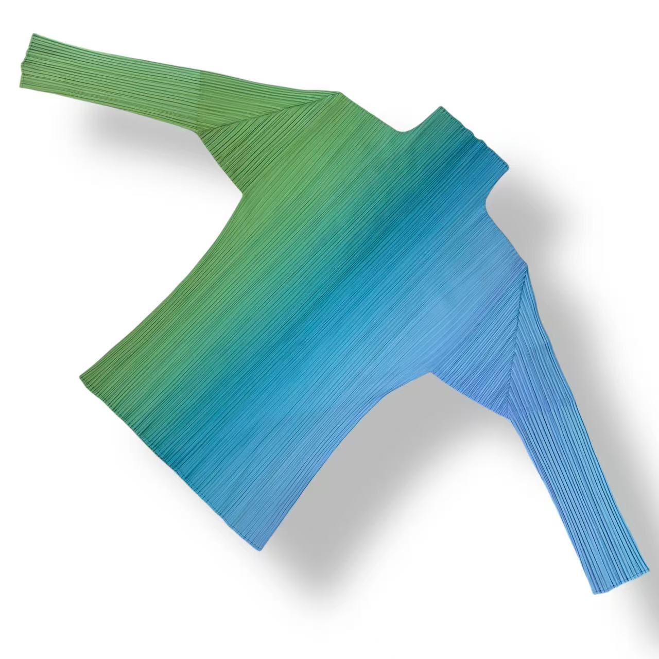 極美品 ISSEY MIYAKE イッセイミヤケ PLEATS PLEASE 筋目プリーズ トップス カットソー グラデーション 青色 x 緑であること Tシャツ・カットソー-レディースファッション-トップス