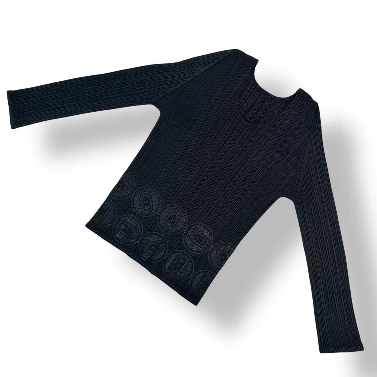 新品負けず劣らず ISSEY MIYAKE イッセイミヤケ PLEATS PLEASE 筋目プリーズ カットソー プルタブ 缶 大きさ３黒いこと
