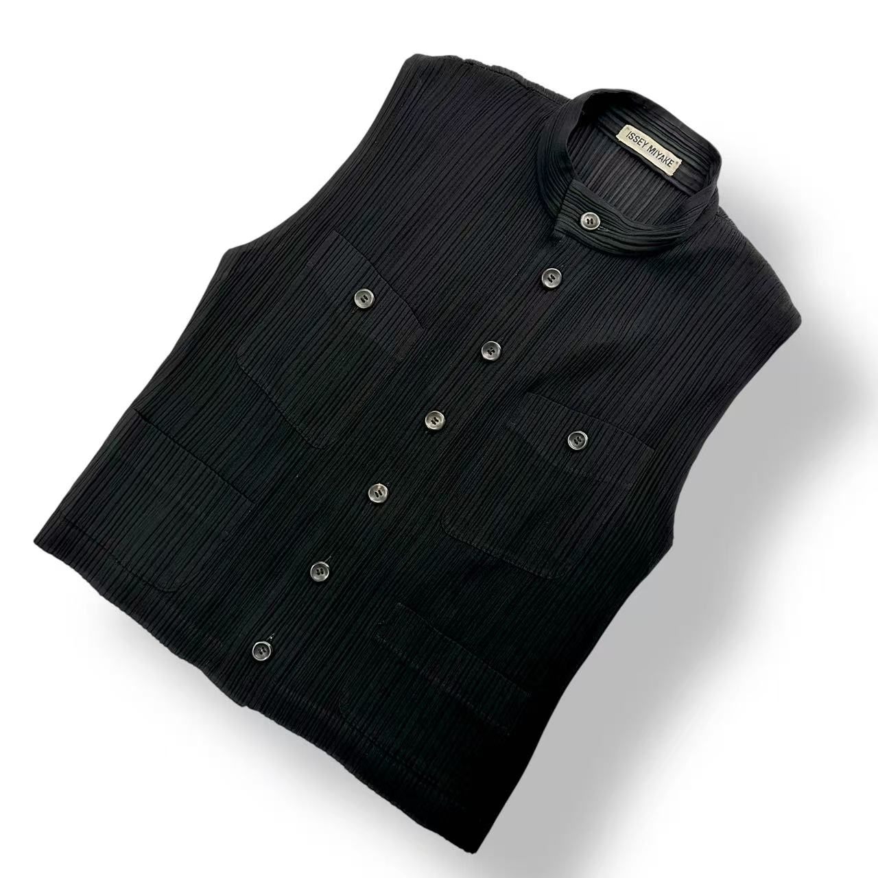 美品 ISSEY MIYAKE イッセイミヤケ プリーツ デザイン トップス ノースリーブ ベスト ブラック サイズ L｜Tokyo Vintage Brand