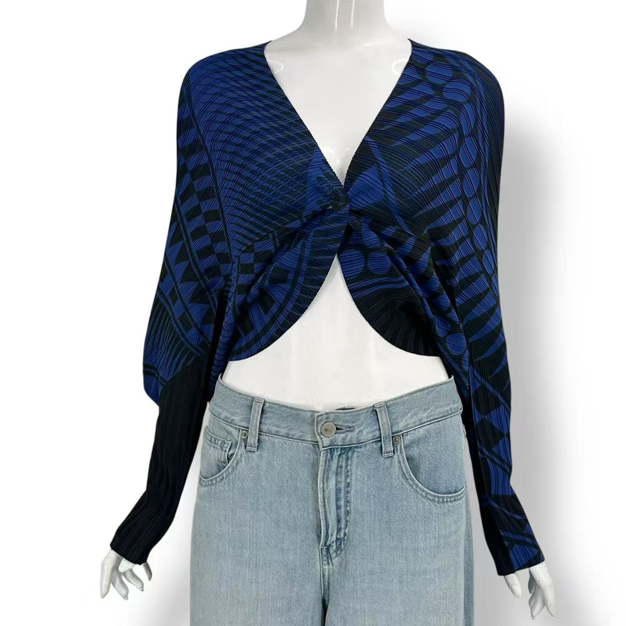 新品負けず劣らず ISSEY MIYAKE イッセイミヤケ PLEATS PLEASE 筋目プリーズ トップス ジレー 幾何学学ひな型 米国海軍 X 黒いこと