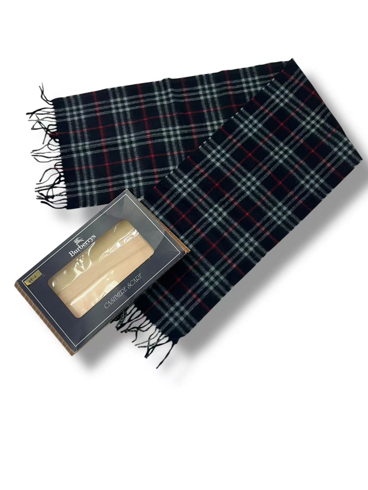 未当て嵌める品 BURBERRY バーバリー カシミール えり巻き ノバチェック柄 米国海軍 × 赤いこと 箱付き添い人