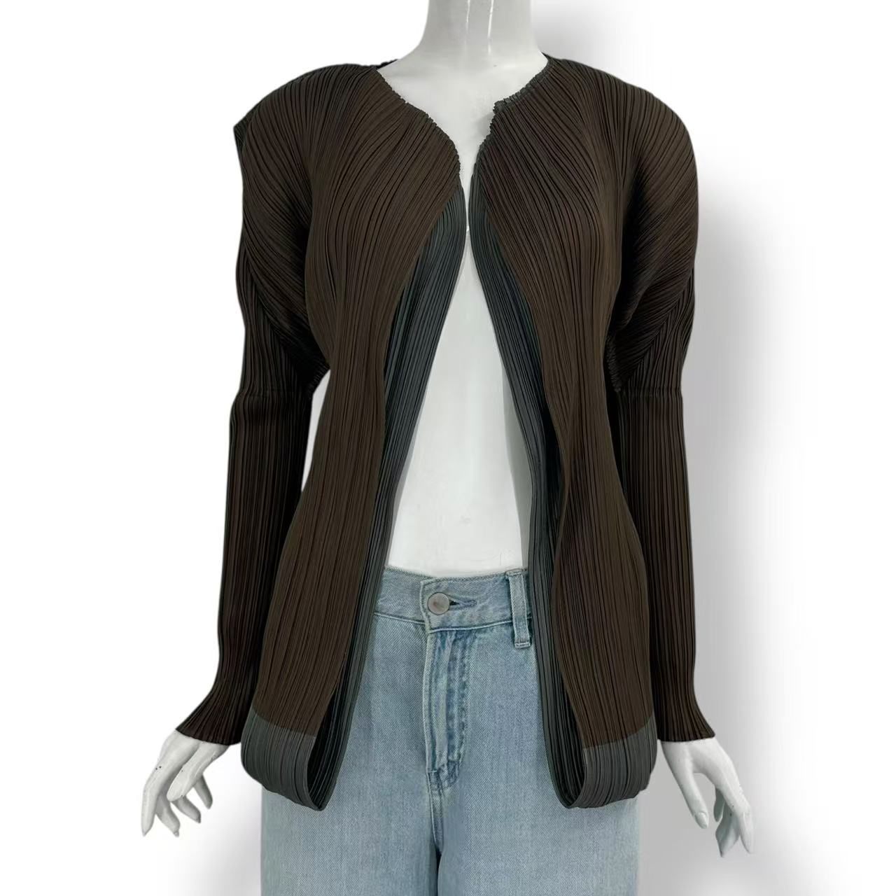 新品負けず劣らず ISSEY MIYAKE イッセイミヤケ PLEATS PLEASE 筋目プリーズ ジレー フェイクレイヤードトップス 赤銅色 大きさ4