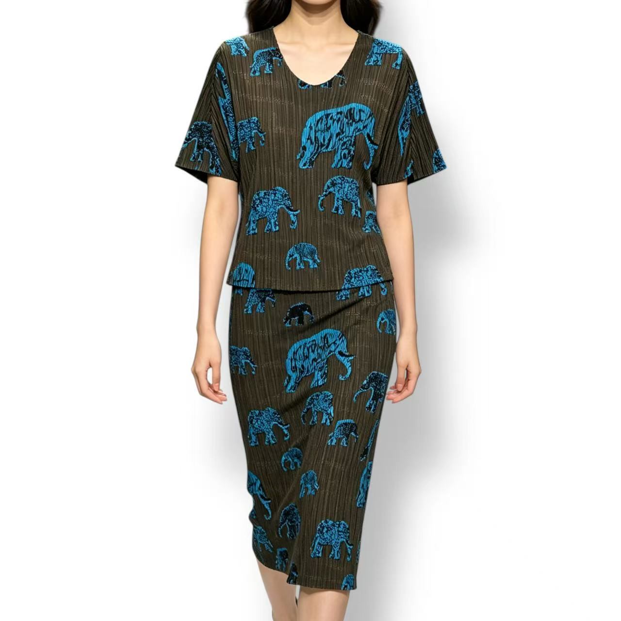 極美品 ISSEY MIYAKE イッセイミヤケ PLEATS PLEASE 筋目プリーズ セットアップ トップス カットソー スコート 象柄 マンモス 毛の荒物 薄墨色 大いさ3