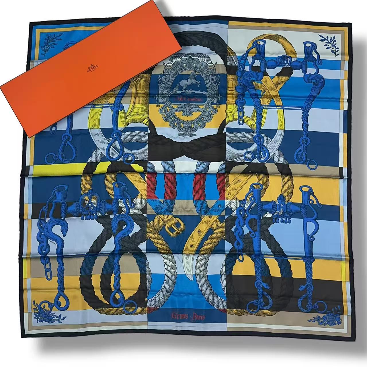 新品負けず劣らず HERMES エルメス カレ90 えり巻き 絹地 ダブル人間の顔 Della Cavalleria デッラ・カヴァッレリア  青碧