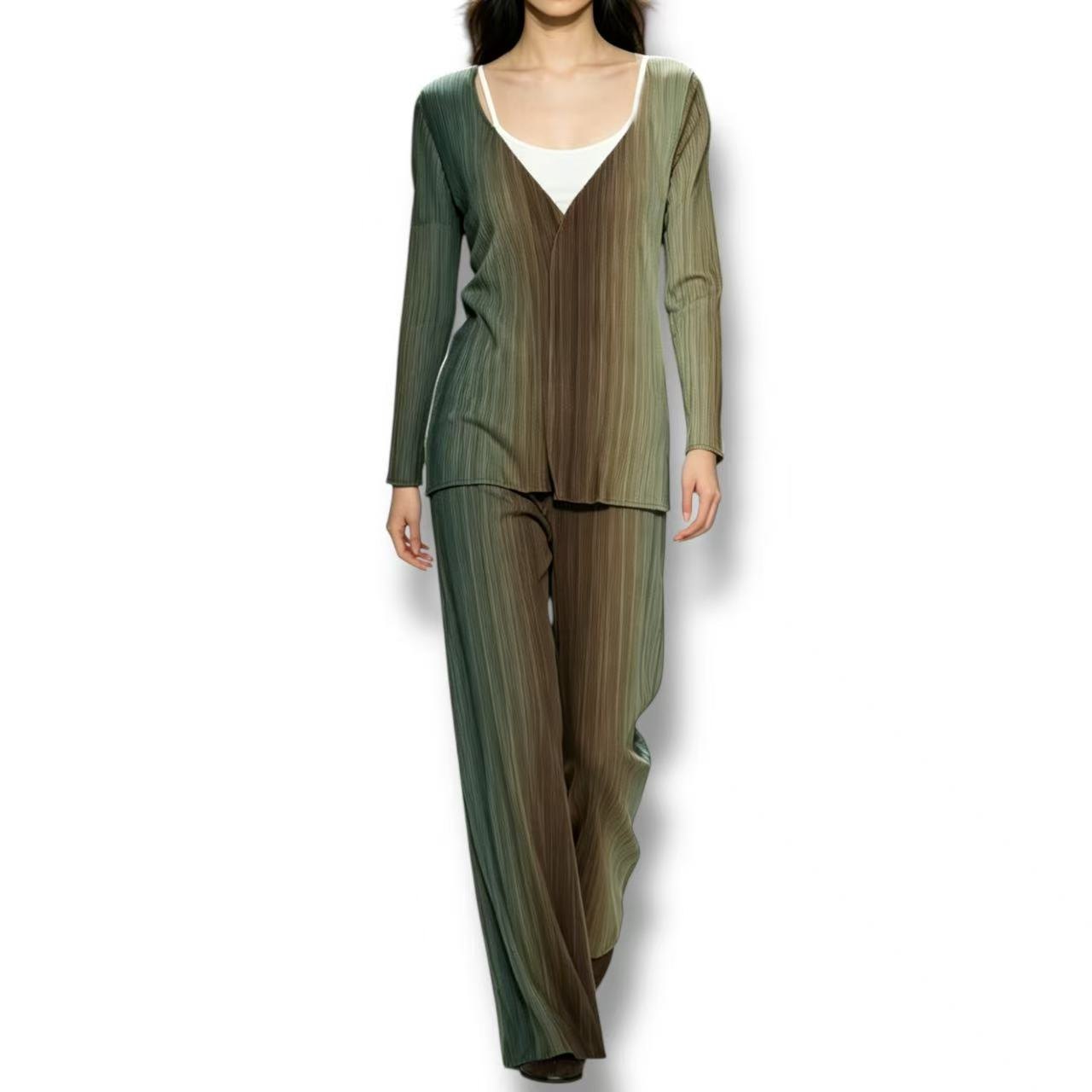 新品負けず劣らず ISSEY MIYAKE イッセイミヤケ PLEATS PLEASE 筋目プリーズ セットアップ ジレー ズボン下 緑であること グラデーション色合い 大きさ3